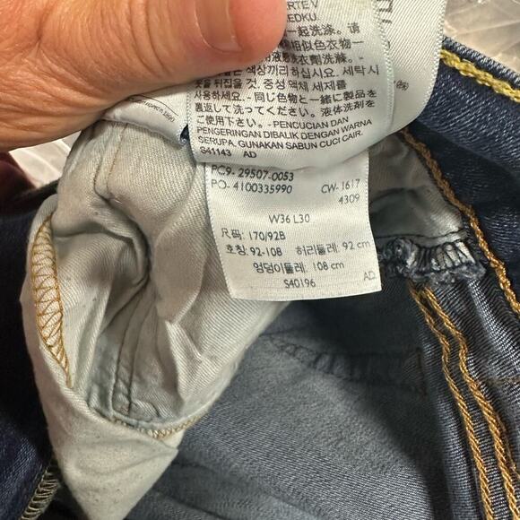 Levi’s Straight Leg Jeans - Picture 2 of 4